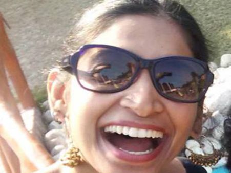 കൊച്ചിയിലെ സേക്രട്ട് ഹാര്‍ട്ട് കോളജില്‍ പൂര്‍ണനഗ്നയായി ഒരു യുവതി.. എന്താണവള്‍ ചെയ്യുന്നത്?