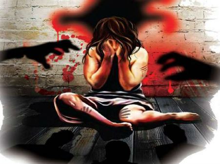 മദ്യപിച്ചെത്തിയ അച്ഛന്റെ കൂട്ടുകാര്‍ പീഡിപ്പിച്ച പെണ്‍കുട്ടി മരിച്ചു...പീഡനം നടന്നത് കളമശേരിയില്‍...