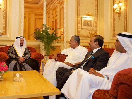 പിണറായി വിളിച്ചു..കേരളം കാണാന്‍ സുല്‍ത്താന്‍ വരുന്നു