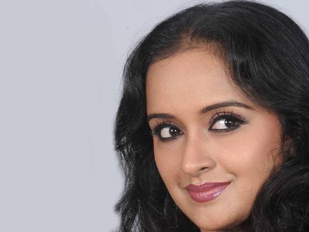 ദൈവത്തോട് നന്ദിപറഞ്ഞ് ശാലു മേനോന്‍...പക്ഷേ അറസ്റ്റിലായ കേസില്‍ വിധി വേറെ വരാനുണ്ട്