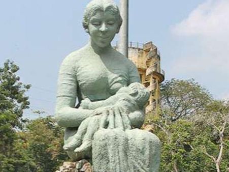 കുഞ്ഞിക്കാല്‍ കാണാന്‍ ആഗ്രഹിക്കുന്നവരേ ഇതിലേ, നിങ്ങള്‍ക്കിതാ പുതിയ ദൈവം!!