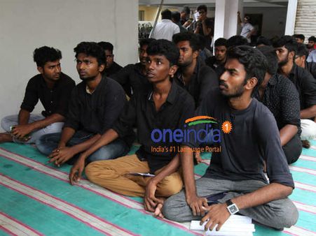 ജാതിപ്പേര് വിളിച്ച് അധിക്ഷേപിച്ച അധ്യാപകനെതിരെ പ്രതികരിച്ചു; വിദ്യാര്‍ത്ഥിക്ക് സസ്‌പെന്‍ഷന്‍