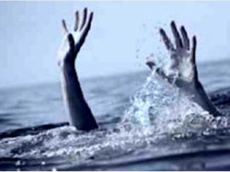 ബോട്ട് മറിഞ്ഞ് മൂന്ന് മരണം; മരിച്ചത് അവധി ആഘോഷിക്കാനെത്തിയവര്‍!!