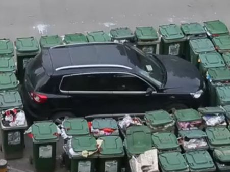 വഴി മുടക്കി കാര്‍ പാര്‍ക്ക് ചെയ്താല്‍ ചീഞ്ഞു നാറും, മര്യാദ പഠിക്കണോ..വീഡിയോ കാണൂ