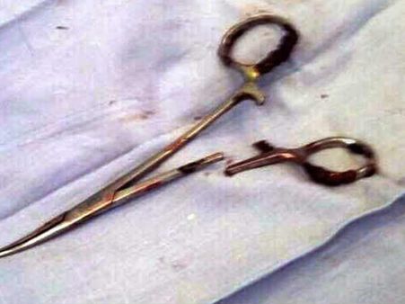 ശസ്ത്രക്രിയയ്ക്കിടെ കത്രിക മറന്ന് വച്ചു, എവിടെയെന്നോ...?