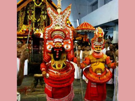 'പത്മനാഭ സ്വാമി'യുടെ നാട്ടുകാരിക്ക് 'മുത്തപ്പൻ' തുണ...നന്ദിയോടെ കലാകാരിയും കുടുംബവും