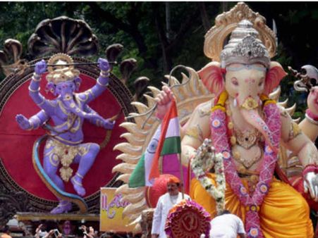 പിണറായിയുടെ വഴിയെ ബിജെപി സർക്കാരും!!! ; സർക്കാർ ഓഫീസുകളിൽ നിന്ന് ദൈവങ്ങളുടെ ഫോട്ടോ പുറത്ത്...