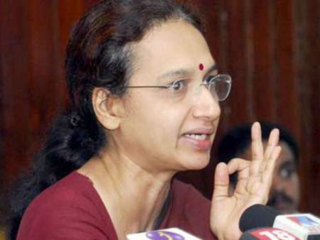 വ്യാജരേഖയുണ്ടാക്കി?പ്രിന്‍സിപ്പല്‍ സെക്രട്ടറി നളിനി നെറ്റോയ്‌ക്കെതിരെ വിജിലന്‍സ് കോടതിയില്‍ ഹര്‍ജി..