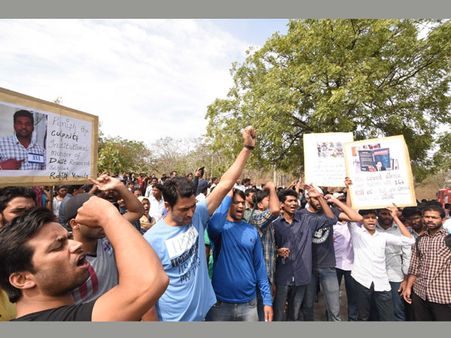 ഹൈദരാബാദ് വിസി അപ്പറാവുവിന് നരേന്ദ്രമോദി അവാര്‍ഡ് സമ്മാനിച്ചു;കേന്ദ്രം നന്ദി കാണിച്ചതെന്ന് വിമര്‍ശനം