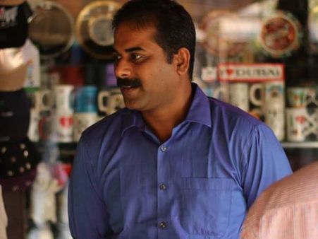 കാര്‍ട്ടൂണിസ്റ്റ് ഗോപീകൃഷ്ണന്‍ ദുരന്തമെന്ന് സനീഷ്, 'ലോകതോല്‍വി സനീഷി'ന് പച്ചത്തെറിയും പൊങ്കാലയും!