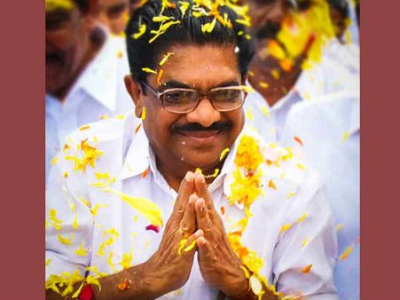 കേരളത്തിലെ പെരുമാൾ മുരുകനോ കമൽസി? അൽപം വൈകിയെങ്കിലും വി എം സുധീരനൊരു സംശയം