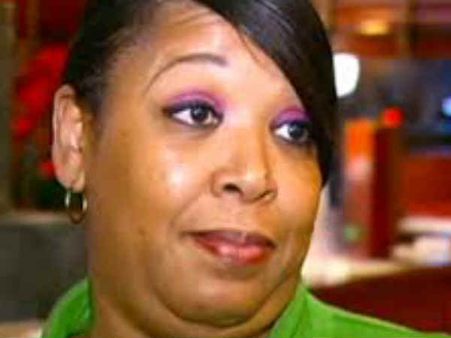 'ടിപ്പ് തന്നില്ലെങ്കിൽ വേണ്ട, ഇങ്ങനെ അപമാനിക്കണോ..' വർണവെറിയന്മാർക്കെതിരെ ഹോട്ടൽ ജീവനക്കാരി