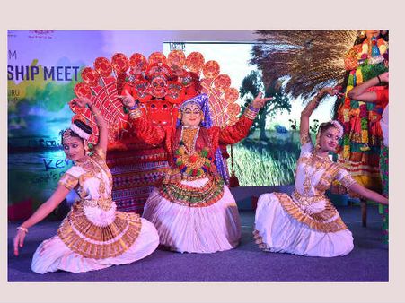സഞ്ചാരികളെ ഇതിലേ ഇതിലേ;വിനോദ സഞ്ചാരികളെ ആകര്‍ഷിക്കാന്‍ പുതിയ സംരംഭങ്ങളുമായി ദൈവത്തിന്റെ സ്വന്തം നാട്