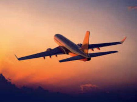 യാത്രക്കാരെ മര്‍ദ്ദിച്ചു, എയര്‍ ഹോസ്റ്റസിനെ ഇടിച്ചുവീഴ്ത്തി, വിമാനം പൂരപ്പറമ്പാക്കി വൃദ്ധന്‍!!