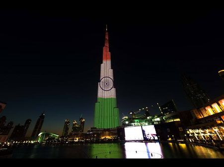 ത്രിവര്‍ണ്ണ പതാകയില്‍ പൊതിഞ്ഞ് ബുര്‍ജ് ഖലീഫ; ഇത് ഇന്ത്യയോടുള്ള ആദരം!