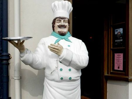 സര്‍വീസ് ചാര്‍ജ് കൊടുക്കാന്‍ മടിയോ? ഹോട്ടലിലേക്കു വരേണ്ടെന്ന് !!!