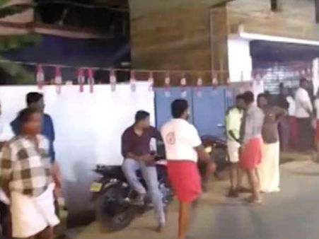 കണ്ണൂരില്‍ ആര്‍എസ്എസ്സ് തെമ്മാടിത്തരം..സിപിഎം സ്മാരകത്തിന് മേല്‍ മലമൂത്രവിസര്‍ജനം നടത്തി !!