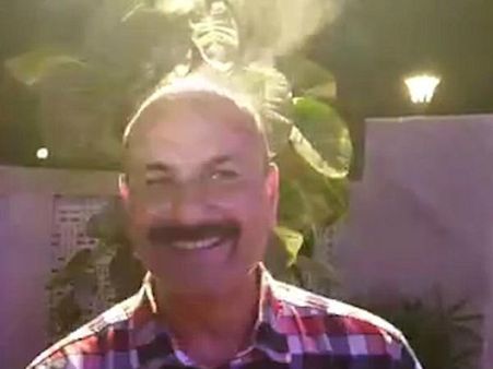 തലയില്‍ നിന്ന് 'പുക' പോകുന്നത് കണ്ടിട്ടൂ... തമാശയല്ല, ഒറിജിനല്‍ വീഡിയോ