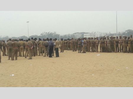 ചെന്നൈയില്‍ ദേശവിരുദ്ധ ശക്തികള്‍!! നിരോധനാജ്ഞ പ്രഖ്യാപിച്ച് പോലിസ്; മറീന ബീച്ചില്‍ നിരീക്ഷണം ശക്തം