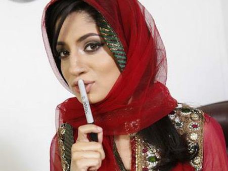 മിയ ഖലീഫയൊന്നും ഒന്നുമല്ല... ഇതാണ് യഥാര്‍ത്ഥ 'മുസ്ലീം പോണ്‍ സ്റ്റാര്‍'; പാകിസ്താൻ നിരോധിച്ച നാദിയ