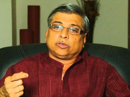 പ്രതിവിധി ചാണക വെള്ളത്തില്‍; ഐക്യദാര്‍ഡ്യവേദി ചാണകം തളിച്ച് ശുദ്ധീകരിച്ച് യുവമോര്‍ച്ച