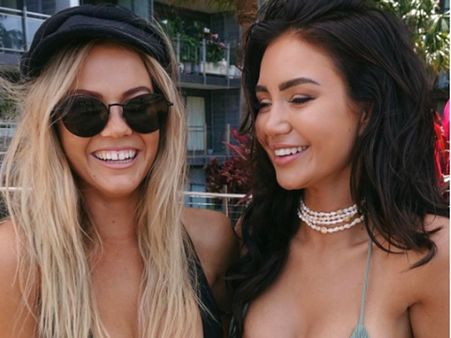 ടൂ പീസില്‍ പാര്‍ട്ടിക്കെത്തിയ മോഡലിന്റെ എല്ലാം പുറത്തുചാടി.. ഇന്‍സ്റ്റഗ്രാമില്‍ ഫോളോവേഴ്‌സ് മേലോട്ട്