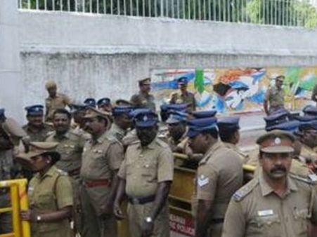 കാസര്‍കോട് ജില്ലയില്‍ മൂന്ന് ദിവസത്തേക്ക് പ്രകടനങ്ങള്‍ക്കും പൊതുയോഗങ്ങള്‍ക്കും നിരോധനം