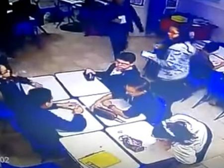 ഷോക്കിംഗ് വീഡിയോ;അധ്യാപികയെയും സഹപാഠികളെയും വെടിവെച്ച ശേഷം പതിനഞ്ചുകാരന്‍ ആത്മഹത്യ ചെയ്തു