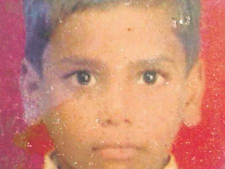 12 വയസ്സുകാരനെ വെടിവെച്ച് കൊന്നു!!! അന്പലത്തിൽ യുവാക്കൾ മദ്യ ലഹരിയിൽ അഴിഞ്ഞാടി...!!