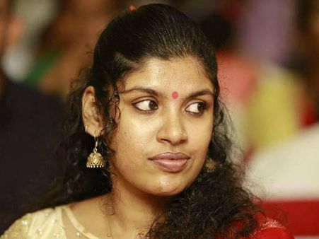 ചിന്ത ജെറോം ഇത്ര ചീപ്പ് ആണോ? വിപ്ലവം വേറെ, കല്യാണം കഴിക്കാൻ ക്രിസ്ത്യാനി വേണം!! ട്രോളി കൊല്ലുന്നേ..