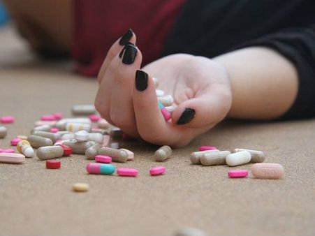 വിവാഹ നിശ്ചയത്തിന് മൂന്ന് നാള്‍ ശേഷിക്കെ യുവതിയും മാതാപിതാക്കളും ആത്മഹത്യ ചെയ്തു...