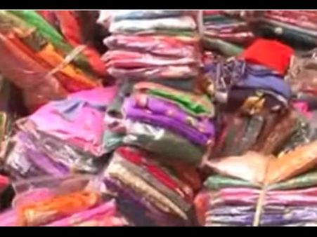 ഒരു രൂപയ്ക്ക് സാരി!! അതു വിറ്റ കടക്കാരന്റെ ഇപ്പോഴത്തെ സ്ഥിതി,എല്ലാത്തിനും കാരണം മോദിയെന്ന്!!