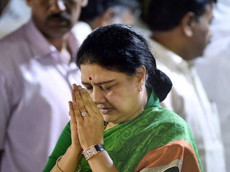 യുവതിയായിരിക്കേ ശശികല ചെയ്ത കാര്യങ്ങള്‍; ഏത് സ്ത്രീയും മൂക്കത്ത് വിരല്‍ വയ്ക്കും, ചെയ്യാന്‍ മടിക്കും
