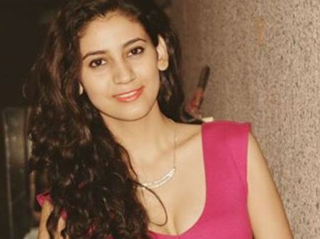 ബുര്‍ഖയല്ല..ബിക്കിനിയാണ് ഈ മുസ്ലിം സുന്ദരിയുടെ വേഷം..സദാചാരക്കുരു പൊട്ടേണ്ട..പൊങ്കാല കുടുംബം വഹ.. !