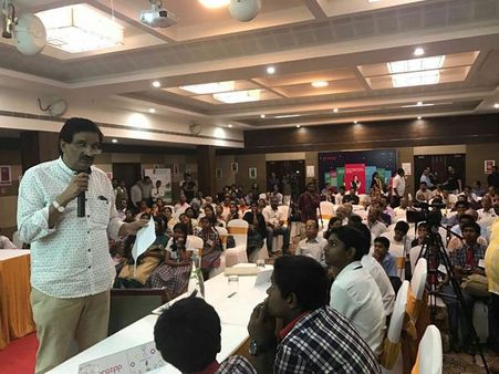 കുട്ടികള്‍ക്കായി ഗ്രാസ്പ് ആപ്പും വെബ്ബ്‌സൈറ്റും; കുട്ടികളുടെ ഹൃദയം കവര്‍ന്ന് ശശി തരൂര്‍