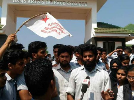 ഗേള്‍സ് ഹോസ്റ്റലില്‍ മദ്യപിച്ച്, തോക്കുമായി കയറിയത് മഞ്ഞളാംകുഴി അലിയുടെ ബന്ധു? എസ്എഫ്‌ഐ സമരം വിജയം