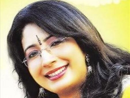 അച്ഛന്‍ പറഞ്ഞത് കൊണ്ട് മാറിനില്‍ക്കുന്നു: ലക്ഷ്മി നായര്‍... എസ്എഫ്‌ഐ കേള്‍ക്കുന്നുണ്ടല്ലോ അല്ലേ?