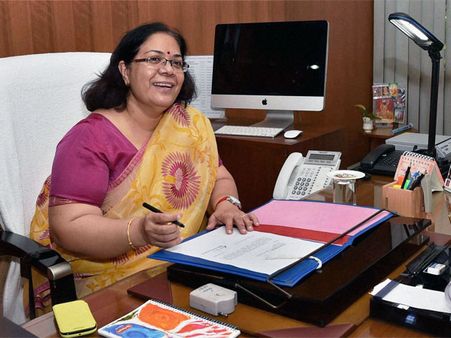 നടിയെ ആക്രമിച്ച കേസില്‍ ദേശീയ വനിതാ കമ്മീഷന്‍ ഇടപെടുന്നു, ഡിജിപി നേരിട്ട് ഹാജരാകണമെന്ന് നിര്‍ദേശം...