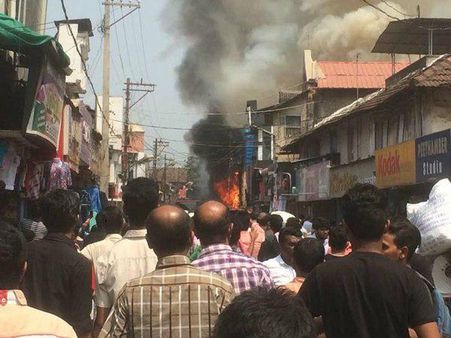 കോഴിക്കോട് മിഠായിത്തെരുവിൽ വൻ തീപിടുത്തം !! 3 കടകൾ കത്തി നശിച്ചു !! വീഡിയോ