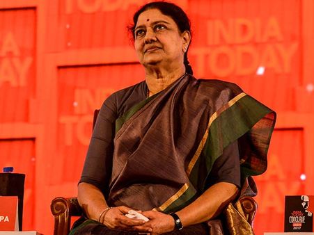 ശശികല അഴിയെണ്ണട്ടെ..മണ്ണാര്‍ഗുഡി മാഫിയ ഗാലറിയില്‍ നിന്നും ഗ്രൗണ്ടിലേക്ക് ! തമിഴ് മണ്ണില്‍ തീപാറും !!