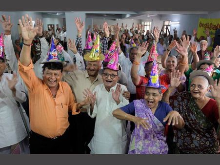 ആധാര്‍ ഹെല്‍ത്ത് കാര്‍ഡും പെന്‍ഷന്‍ പദ്ധതിയും...മുതിര്‍ന്ന പൗരന്മാര്‍ക്ക് ആശ്വാസം...