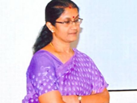 തമിഴ്‌നാട് സര്‍ക്കാര്‍ ഉപദേഷ്ടാവ് ഷീല ബാലകൃഷ്ണന്‍ രാജിവച്ചു?തലൈവിയുടെ വിശ്വസ്തര്‍ പുറത്തേക്ക്!