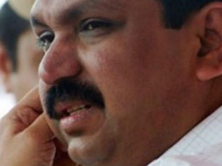 മൂക്കിന് താഴെ പുതിയ പരിഷ്‌ക്കാരം; പോലീസ് 'പോലീസായി', തച്ചങ്കരി പുലിമുരുകന്‍ ലുക്കില്‍