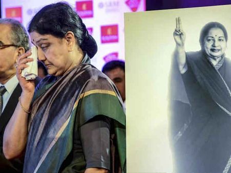 പരേതയായ ജയലളിതയ്ക്ക് കോടതിയെ പേടിയ്ക്കണ്ട. പക്ഷേ ശശികല കുടുങ്ങും (?)സ്വത്ത് സന്പാദന കേസ് വിധി ഉടൻ !!