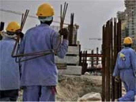 ഖത്തറില്‍ ഇന്ത്യക്കാരടക്കം ദുരിതത്തില്‍! നാട്ടിലേക്ക് പോകാനാകുന്നില്ല! കൊടിയ പീഡനം?