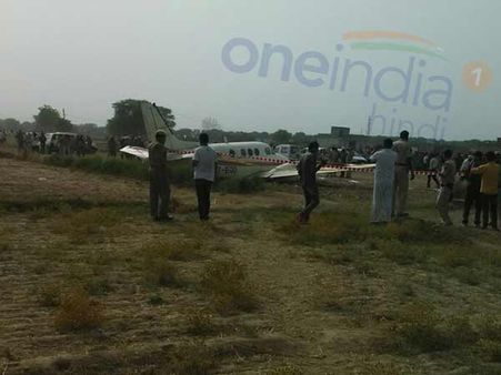 മുംബൈ വിമാനത്താവളത്തില്‍ വിമാനം `കത്തി'..!! എട്ട് യാത്രക്കാര്‍ വിമാനത്തിനൊപ്പം `കത്തിയമര്‍ന്നു'..!!