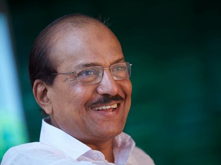 കോണി പിടിച്ചുകയറാന്‍ കുഞ്ഞാലിക്കുട്ടി!!പക്ഷെ അയാള്‍.....ഫൈസലും സൂക്ഷിക്കണം!! മലപ്പുറത്ത് നടക്കുന്നത്