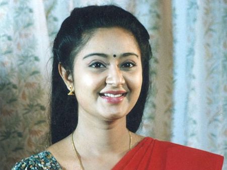 ബാബു ആന്റണി.. കിഷോര്‍ സത്യ.. 8 വയസിനു ഇളയ അടുത്ത ഭര്‍ത്താവ്.. തന്റെ പുരുഷന്മാരെപ്പറ്റി ചാര്‍മിള!!