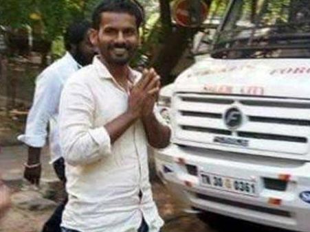 പടച്ചോനെ തൊട്ടുകളിച്ചാല്‍ കൊല്ലും! നിരീശ്വരവാദിയായ ഫാറൂഖിനെ മതഭ്രാന്തന്മാര്‍ വെട്ടിക്കൊന്നു...