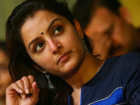 ആലുവയിലെ ജയിലില്‍ നിന്നാണോ മഞ്ജു വാര്യര്‍ അത് പഠിച്ചെടുത്തത്?മഞ്ജു മതം മാറുന്നോ?ഒളിയമ്പുകള്‍ ഒഴിയാതെ